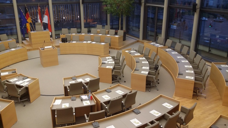 Datei:Stadtverordnetensitzungssaal Innen1.jpg